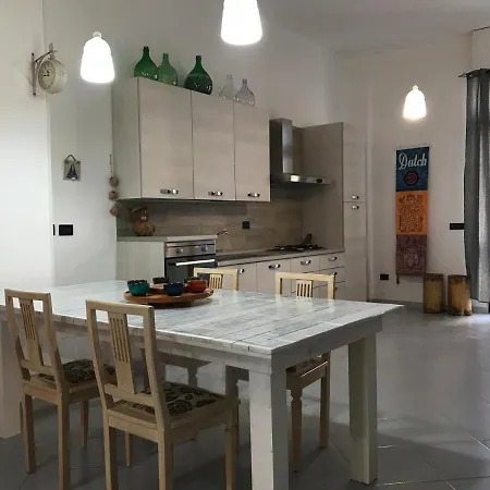 Nepitella Casa Vacanze 펜션 *